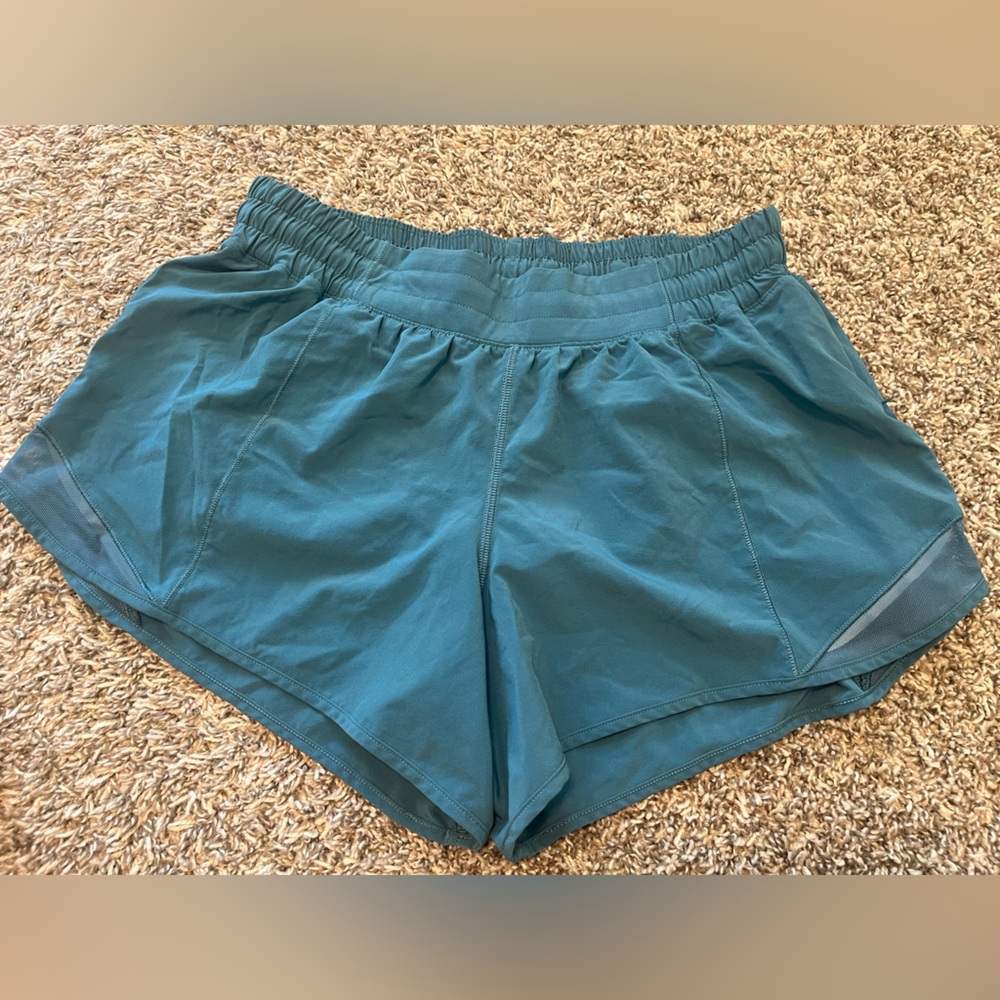 Lululemon Hotty Hot Low-Rise Lined
Short 4 inch
